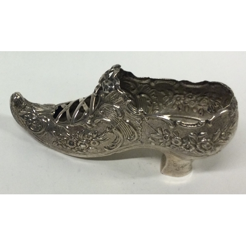 403 - A chased silver shoe. Birmingham 1900. By Nathan Hayes. Approx. 46 grams. Est. £200 - £300.