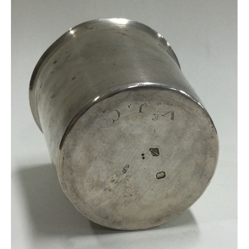 46 - An early French silver beaker. Circa 1820. Marked to base. Approx. 73 grams. Est. £80 - £120.