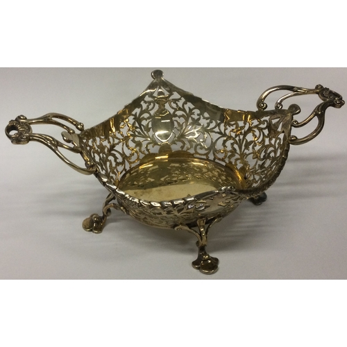 478 - A large silver gilt pierced basket. London 1904. By Goldsmiths & Silversmiths. Approx. 488 grams. Es... 