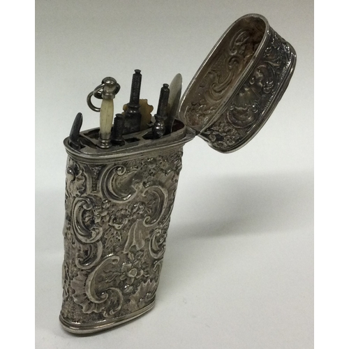 485 - A Georgian silver chased etui. Circa 1800. Approx. 63 grams. Est. £200 - £300.