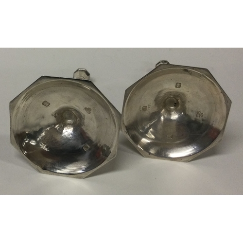 493 - A pair of silver tapersticks. London 1978. Approx. 306 grams. Est. £200 - £300.