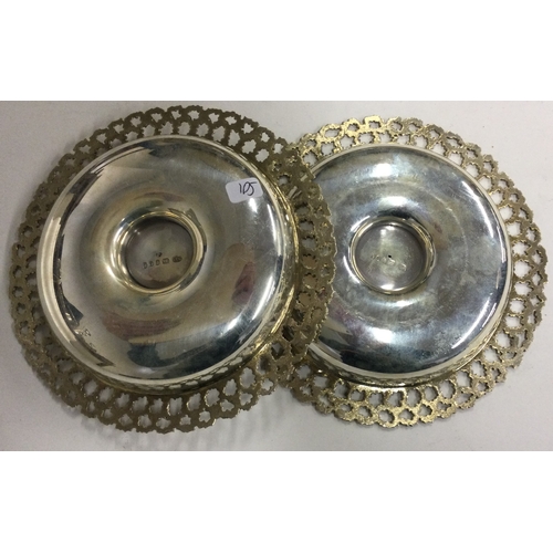 501 - STUART DEVLIN: A pair of commemorative pierced dishes for the Silver Jubilee. London 1977. Approx. 2... 