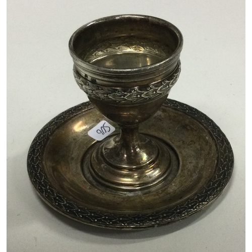 506 - A fine Continental silver egg cup on stand. Approx. 79 grams. Est. £60 - £80.