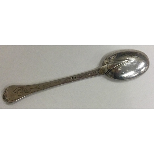 514 - A 17th Century William & Mary rat tail trefid spoon. Maker's mark only. Approx. 7 grams. Est. £300 -... 