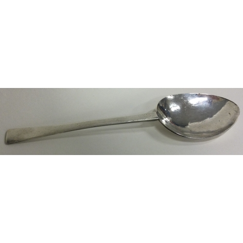 526 - EXETER: A rare 17th Century flat ended silver spoon dated 1668. Approx. 38 grams. Est. £1000 - £1500... 