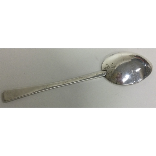 526 - EXETER: A rare 17th Century flat ended silver spoon dated 1668. Approx. 38 grams. Est. £1000 - £1500... 