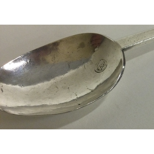 526 - EXETER: A rare 17th Century flat ended silver spoon dated 1668. Approx. 38 grams. Est. £1000 - £1500... 