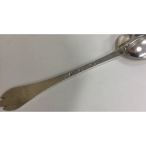 530 - EXETER: A silver trefid spoon with bead and rat tail patterns. 1714. Approx. 50 grams. Est. £400 - £... 