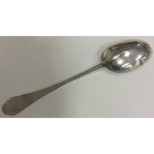 533 - CHANNEL ISLANDS: A silver dog nose spoon. Circa 1710. Approx. 33 grams. Est. £200 - £300.