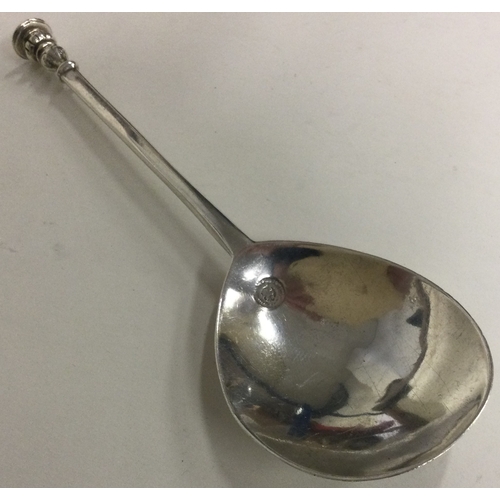 534 - SALISBURY: A Provincial Westcountry Charles I silver seal top spoon. Circa 1630. Approx. 35 grams. E... 