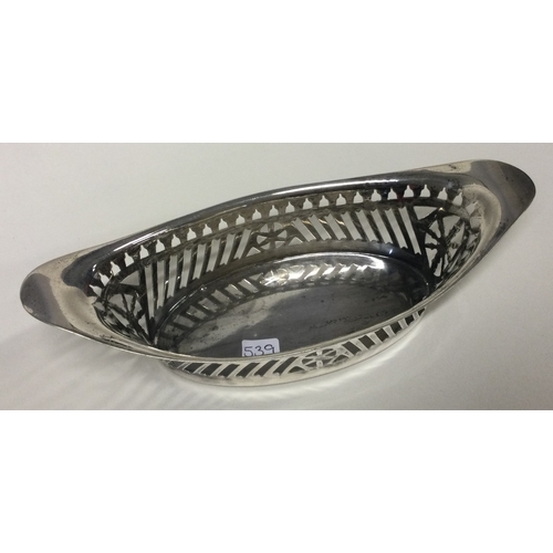 539 - A pierced Edwardian silver basket. London 1903. By Goldsmiths & Silversmiths. Approx. 56 grams. Est.... 