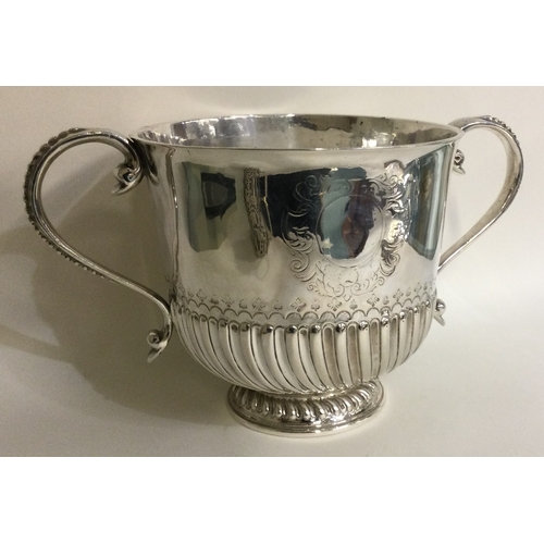 78 - A good early 18th Century silver porringer. London 1713. By Joseph Ward. Approx. 433 grams. Est. £15... 