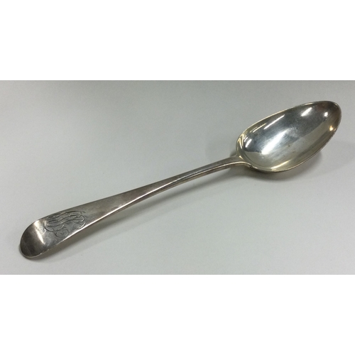 94 - HESTER BATEMAN: A silver table spoon. London 1782. Approx. 65 grams. Est. £60 - £80.