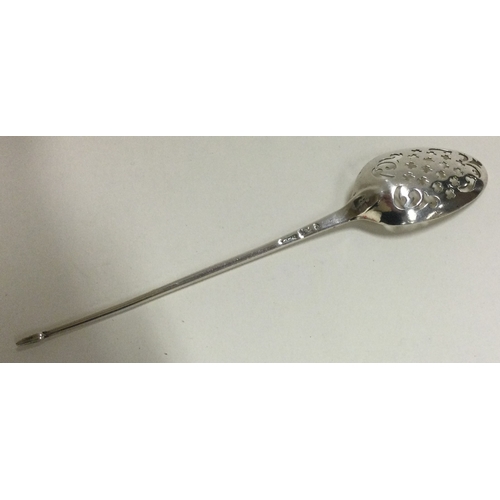 103 - A silver mote spoon. London. Circa 1750. Approx. 9 grams. Est. £60 - £80.