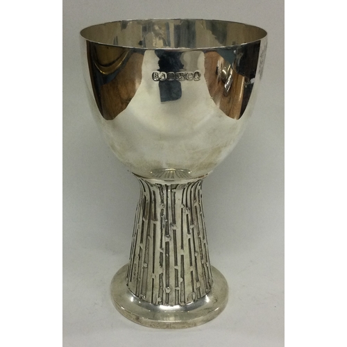 150 - BRIAN ASQUITH: A large contemporary silver goblet to commemorate the Silver Jubilee. London 1977. Ap... 