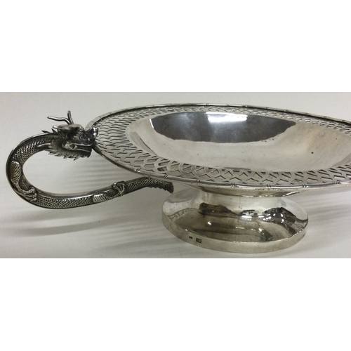 217 - A Chinese export silver bowl decorated with dragons. Circa 1890. Marked to rim. Approx. 418 grams. E... 