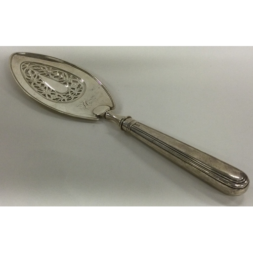 287 - A heavy 18th Century silver fish slice. London 1794. By Michael Plummer. Approx. 159 grams. Est. £12... 