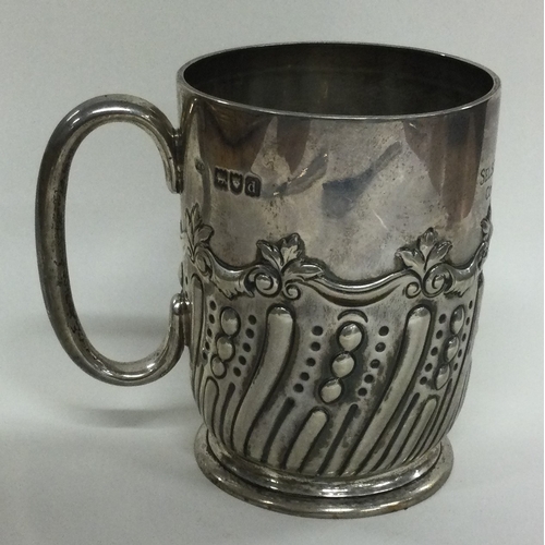 318 - OF GOLFING INTEREST: A Victorian silver chased mug. London 1899. By FAB. Approx. 185 grams. Est. £15... 