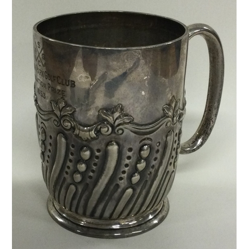 318 - OF GOLFING INTEREST: A Victorian silver chased mug. London 1899. By FAB. Approx. 185 grams. Est. £15... 