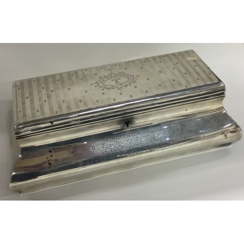 327 - A large silver engraved cigar box. London 1910. By William Comyns. Approx. 640 grams of gross weight... 