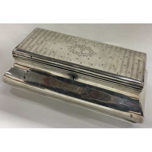 327 - A large silver engraved cigar box. London 1910. By William Comyns. Approx. 640 grams of gross weight... 