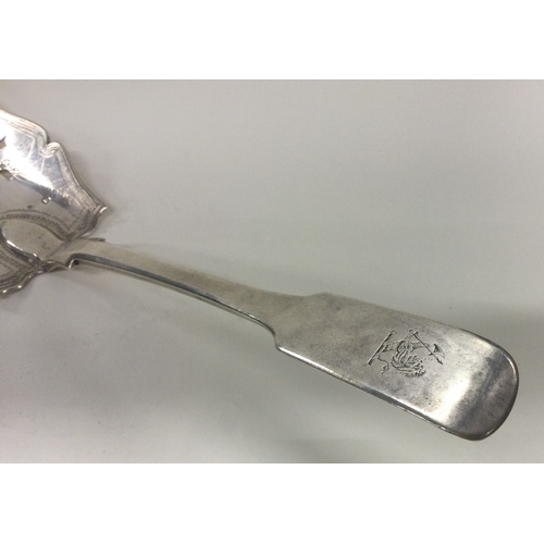 44 - DUBLIN: A William IV silver fish slice. 1835. By Robert Gray. Approx. 143 grams. Est. £100 - £150.