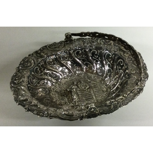 450 - An 18th Century Georgian silver basket. London 1770. Approx. 171 grams. Est. £200 - £300.