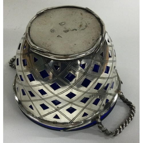 452 - A chased Victorian silver basket in Georgian style. London 1895. Approx. 116 grams. Est. £150 - £200... 