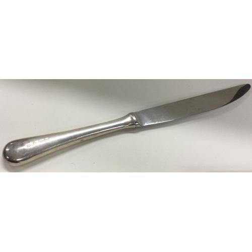 454 - A silver knife. 1972. By Robert Welch. Approx. 50 grams. Est. £30 - £40.