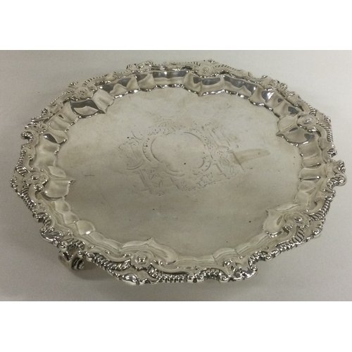 456 - An 18th Century Georgian silver salver. London. Approx. 339 grams. Est. £250 - £300.