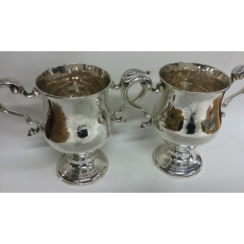 78 - DUBLIN: A good pair of 18th Century Irish silver cups. Circa 1780. By Matthew West. Approx. 825 gram... 