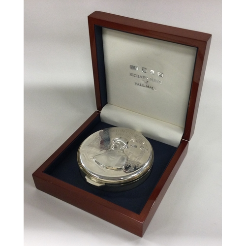 839 - A commemorative cased silver hinged snuff box depicting Winston Churchill's life 1874 - 1965. 2006. ... 