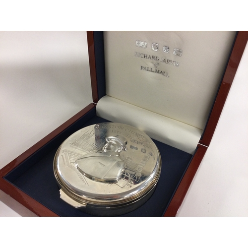 839 - A commemorative cased silver hinged snuff box depicting Winston Churchill's life 1874 - 1965. 2006. ... 