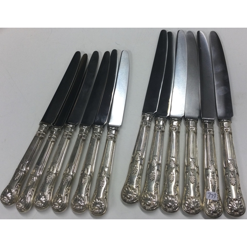 779 - A good set of six plus six silver Kings' pattern knives. London. Approx. 760 grams of gross weight. ... 