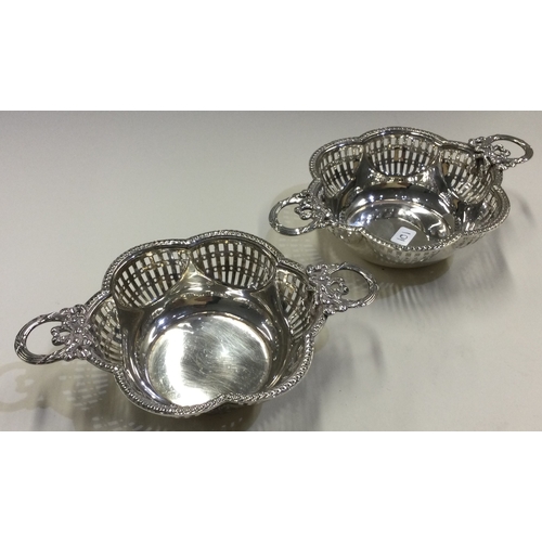 101 - A pair of silver dishes with swag handles and pierced decoration. Birmingham 1909. Approx. 143 grams... 