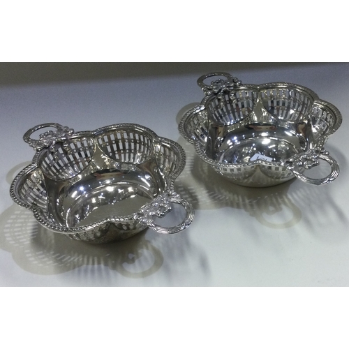 101 - A pair of silver dishes with swag handles and pierced decoration. Birmingham 1909. Approx. 143 grams... 