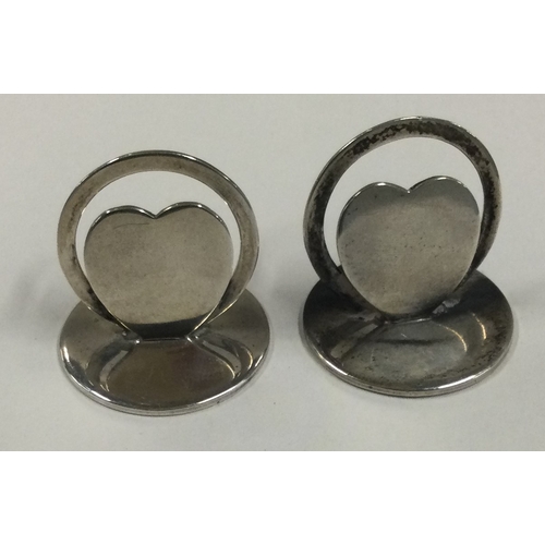 117 - A pair of silver heart menu holders. Birmingham 1905. By Henry Mathews. Approx. 33 grams. Est. £100 ... 