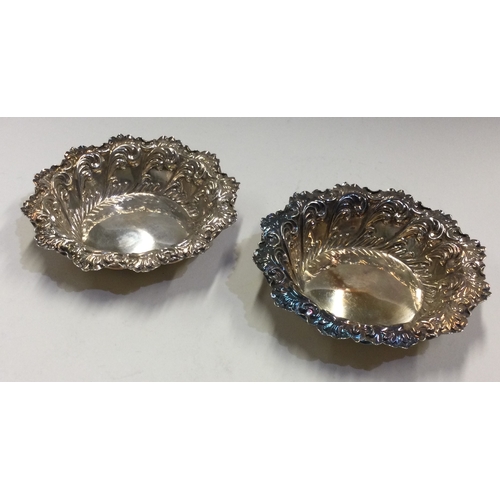 118 - A pair of chased Victorian silver dishes. Sheffield 1909. Approx. 27 grams. Est. £50 - £80.