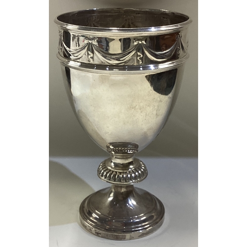 192 - A large and heavy Victorian silver goblet with swag decoration. Sheffield 1893. Approx. 313 grams. E... 