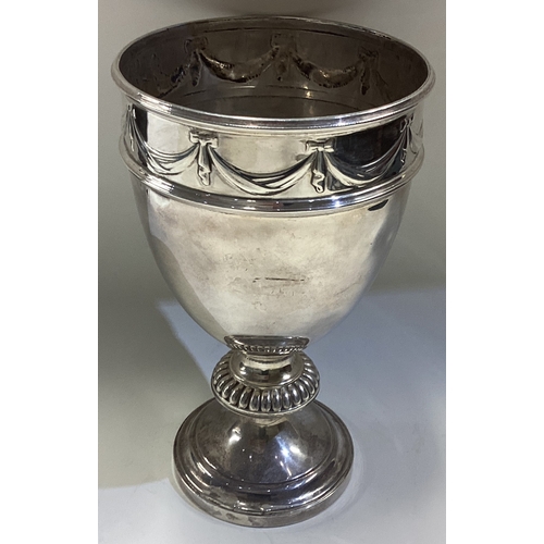 192 - A large and heavy Victorian silver goblet with swag decoration. Sheffield 1893. Approx. 313 grams. E... 