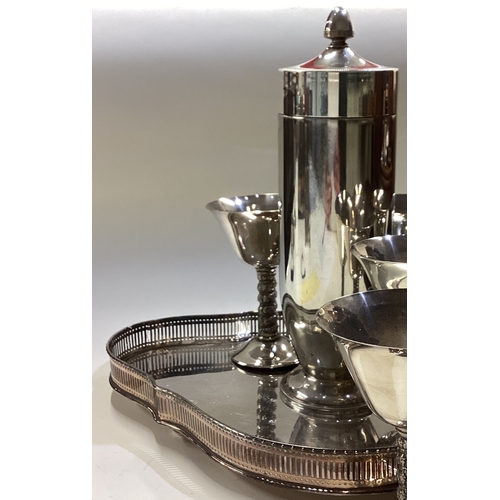 597 - A good silver plated cocktail shaker on tray with six goblets. Est. £50 - £80.