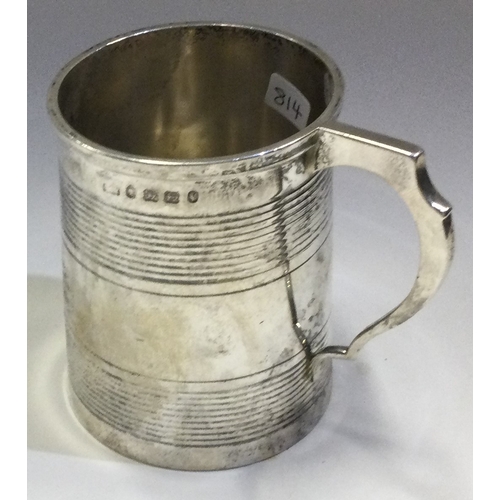 633 - A Victorian silver tankard with reeded decoration. Birmingham 1870. By George Unite. Approx. 127 gra... 
