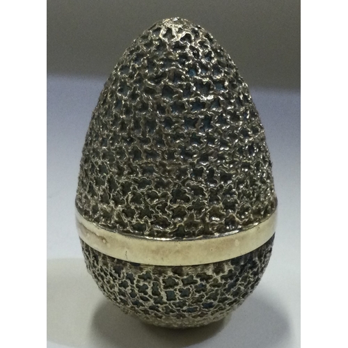 88 - STUART DEVLIN: A silver surprise egg revealing a clown inside. Approx. 189 grams. Est. £200 - £300.