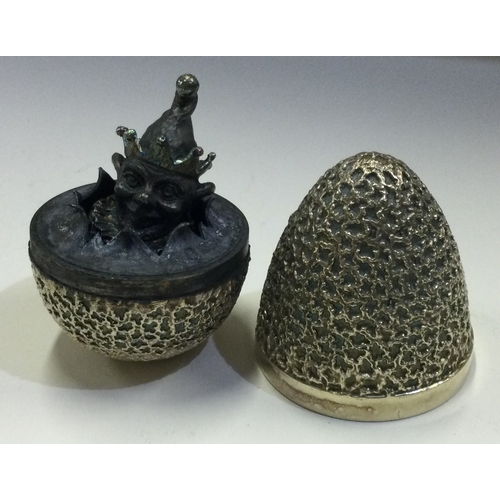 88 - STUART DEVLIN: A silver surprise egg revealing a clown inside. Approx. 189 grams. Est. £200 - £300.