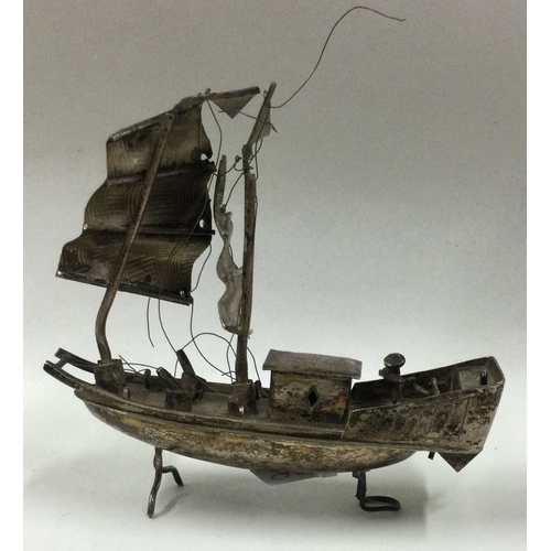 98 - A 19th Century Chinese silver model of a junk. Approx. 25 grams. Est. £30 - £40.
