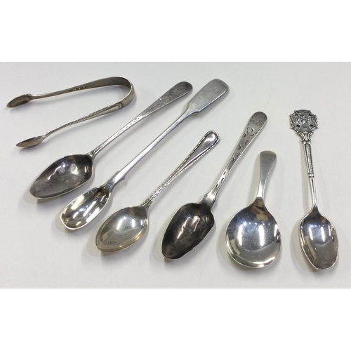 619 - A group of silver preserve spoons etc. Various dates and makers. Approx. 86 grams. Est. £20 - £30.