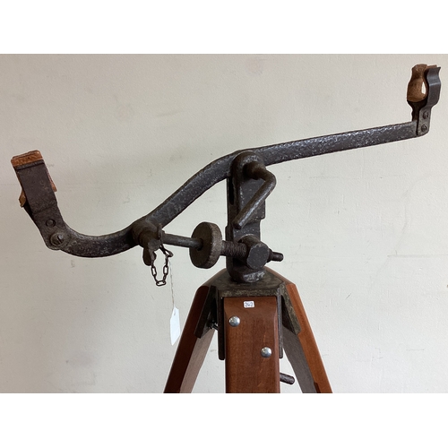 262 - An old mahogany mounted rifle stand. Est. £20 - £30.