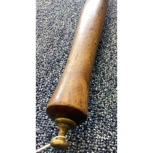 283 - An old Burmese sword. Est. £20 - £30.