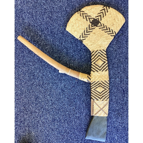 288 - An unusual Papua New Guinea axe. Est. £20 - £30.