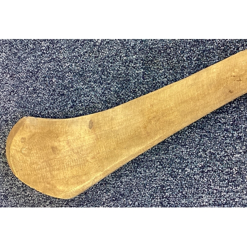 289 - A wooden hurling stick. Est. £20 - £30.